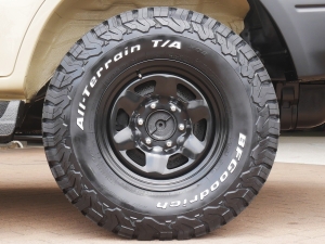 ランクルプラド後期型　2.7L　NEWペイント