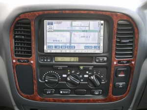 ランクル１００輸出スタイル　TOYOTAロゴグリル：LINE-X塗装