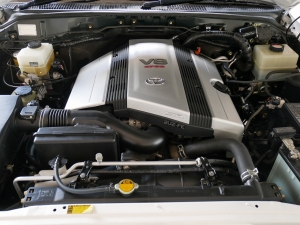 ランクル１００輸出スタイル　TOYOTAロゴグリル：LINE-X塗装