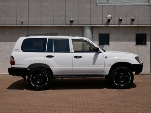 ランクル１００輸出スタイル　TOYOTAロゴグリル：LINE-X塗装