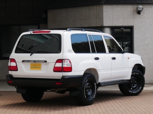 ランクル１００輸出スタイル　TOYOTAロゴグリル：LINE-X塗装