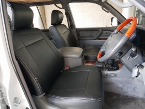 ランクル１００輸出スタイル　TOYOTAロゴグリル：LINE-X塗装
