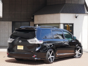 シエナ新車並行　ローダウン　8インチナビ
