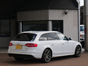 その他アウディ　A4アバント　4WD　クワトロ