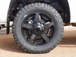 タンドラ2019モデル新車　クルーマックス　４ＷＤ