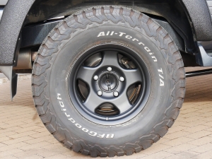 ランクル１００TRD Proスタイル　LINE-X
