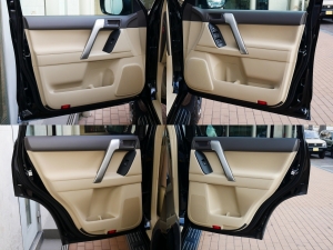 ランクルプラド8型大画面彩速ナビ　リフトUP