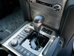 ランクル２００ZX　ブラウンレザー　メーカー9型ナビ　モデリスタ