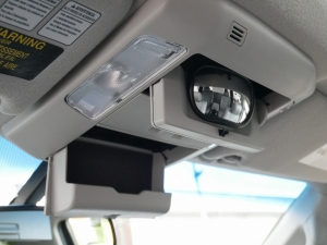 セコイア新車並行　希少カラー　プラチナム