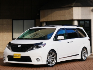 シエナ2013年モデル　シエナ　SE　新車並行