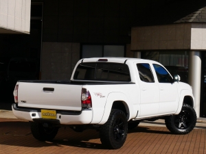 タコマ新車並行　ダブルキャブ　ロングベッド