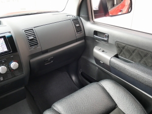 タンドラ新車並行　ベンコラ　レザー張替え