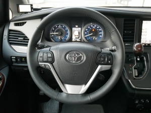シエナ新車並行　最上級リミテッド　AWD