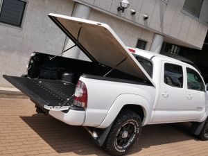 タコマ新車並行　ダブルキャブ　ハードトノカバー