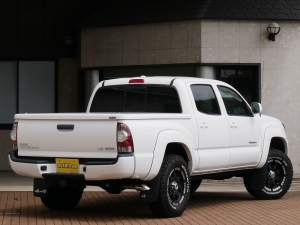 タコマ新車並行　ダブルキャブ　ハードトノカバー