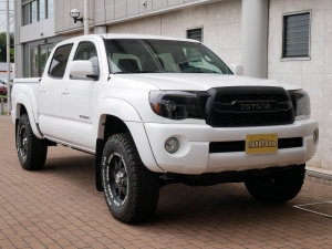 タコマ新車並行　ダブルキャブ　ハードトノカバー