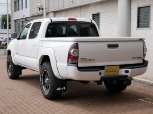タコマ新車並行　ダブルキャブ　ハードトノカバー