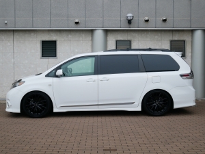 シエナ新並SE　TEIN車高調　20インチAW