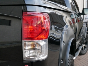 タンドラ新車並行　ダブルキャブ　LEERトノカバー