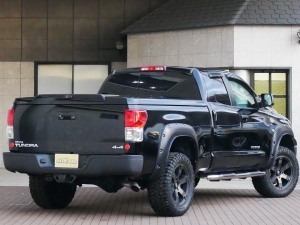 タンドラ新車並行　ダブルキャブ　LEERトノカバー