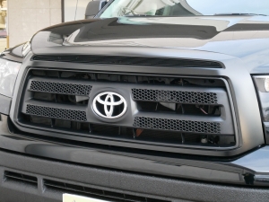 タンドラ新車並行　ダブルキャブ　LEERトノカバー
