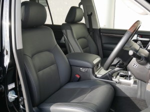 ランクル２００ZX　モデリスタエアロ　メーカー9型ナビ