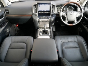 ランクル２００ZX　モデリスタエアロ　メーカー9型ナビ