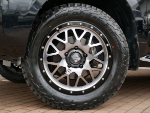 ランクル２００ZX　メーカーOPマルチナビ　専用20インチAW