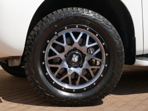 セコイア新車並行　1ナンバー登録済　リフトUP