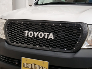 ランクル２００リフトUP　TOYOTAロゴグリル