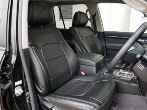 ランクル２００AX　ワンオーナー　TOYOTAロゴグリル