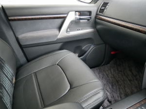 ランクル２００中古車金利1.9％　FD-classic　NEWペイント