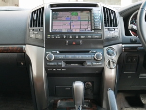 ランクル２００オフロードLOOKカスタム　TOYOTAグリル　ブッシュワーカー