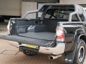 タコマダブルキャブ　TRDスポーツ　新車並行