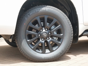 ランクルプラド特別仕様車　マットブラックエディション