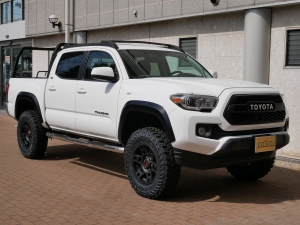 タコマ新車並行　ダブルキャブ　SR5