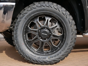 タンドラ新並　TRDPRO仕様　ベンコラ