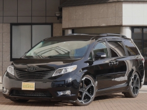 シエナ新車並行　リミテッド　ダブルサンルーフ