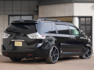 シエナ新車並行　リミテッド　ダブルサンルーフ