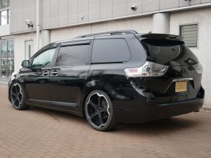 シエナ新車並行　リミテッド　ダブルサンルーフ