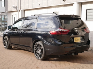 シエナ新車並行　リミテッド　Wサンルーフ