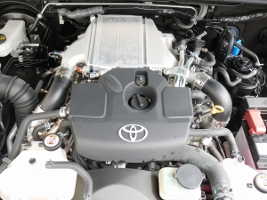 ハイラックス高年式中古車　ハイラックスZ　カスタム済み