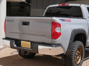 タンドラ新車並行　2020年モデル　リフトUP