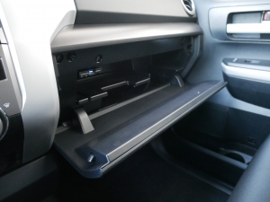 タンドラ新車並行　ベンチシート　コラムシフト