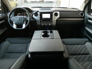 タンドラ新車並行　ベンチシート　コラムシフト