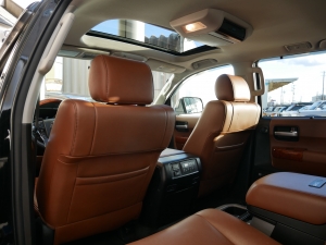 セコイア新車並行　レッドロックレザー