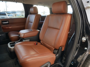 セコイア新車並行　レッドロックレザー