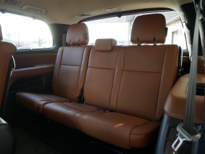 セコイア新車並行　レッドロックレザー