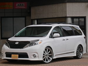 シエナ新車並行　ローダウン　22インチアルミ