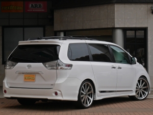 シエナ新車並行　ローダウン　22インチアルミ